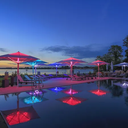 Maremueritz Yachthafen منتجع 2*